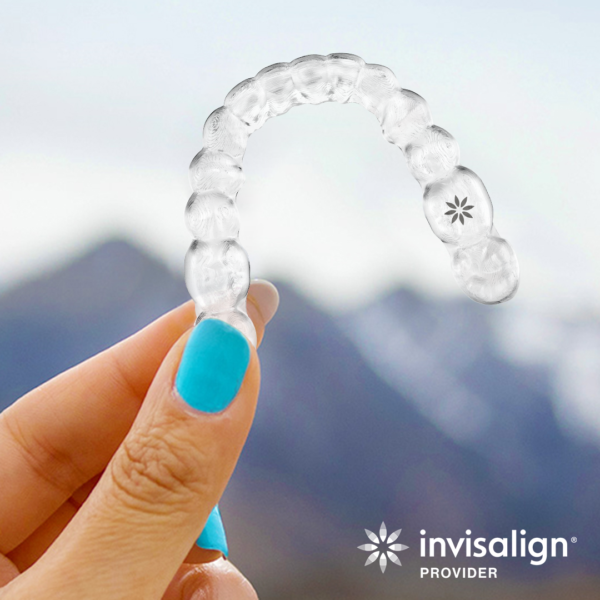 hands-holding-invisalign-retainer